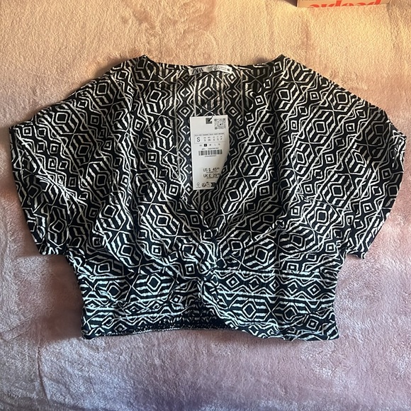 ZARA // NWT Black and White Geometric Crop Top - Picture 4 of 9